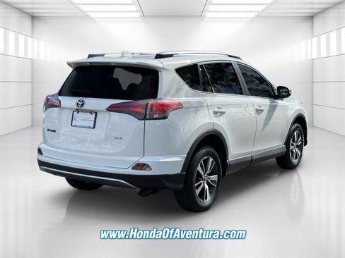 Used 2018 Toyota RAV4 XLE FWD image 5