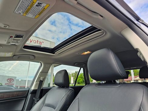 Used 2017 Subaru Outback 3.6R Limited AWD/4WD image 23