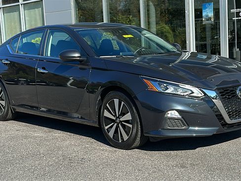 Certified 2022 Nissan Altima 2.5 SV image 2