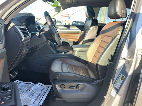 Used 2021 Volkswagen Atlas SEL Premium image 19