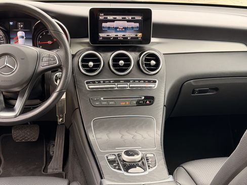 Used 2019 Mercedes-Benz GLC 300 4MATIC image 23