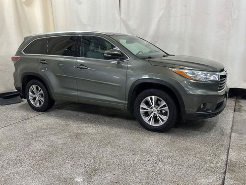 Used 2015 Toyota Highlander XLE AWD/4WD image 7