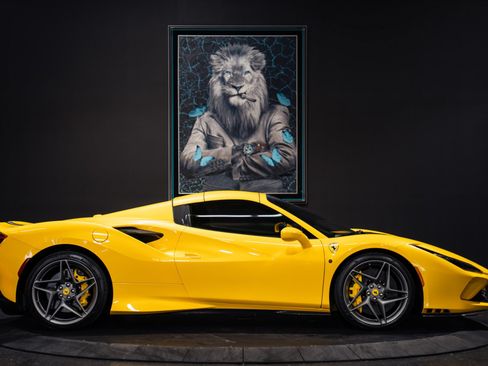 Used 2021 Ferrari F8 Tributo RWD image 5