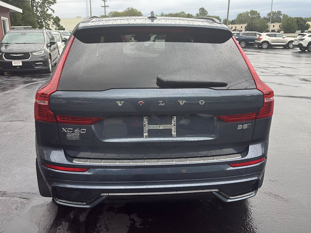 Used 2024 Volvo XC60 B5 Core w/ Protection Package Premier AWD/4WD image 4