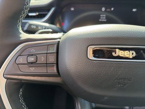 New 2025 Jeep Grand Cherokee 4WD image 19