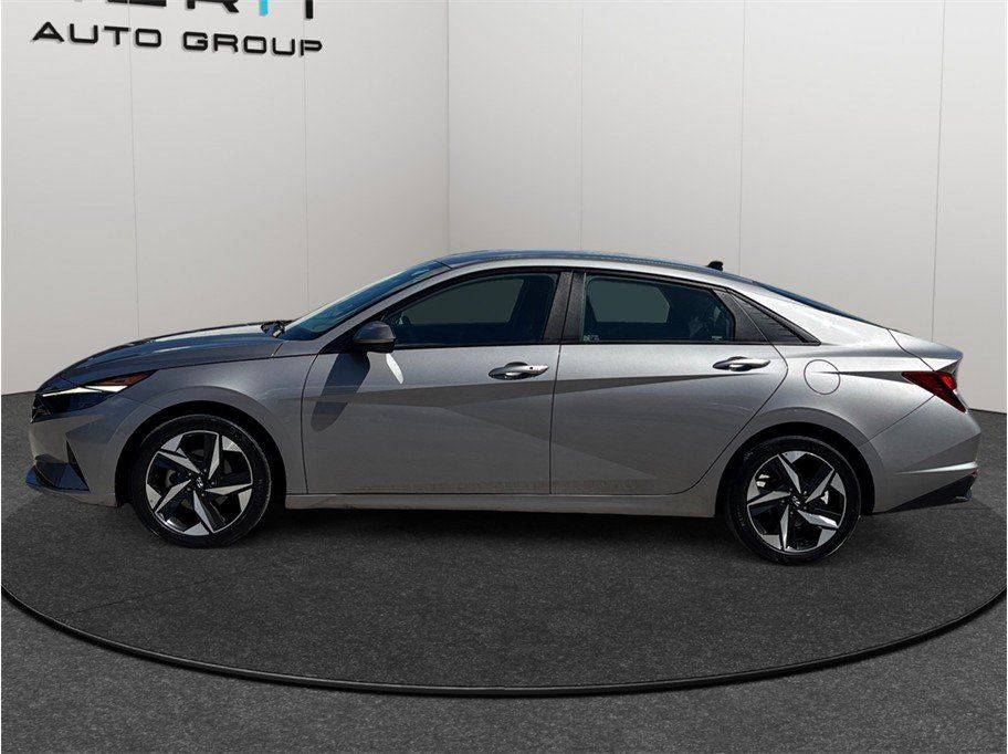 Used 2023 Hyundai Elantra SEL w/ Convenience Package FWD image 5