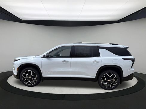 New 2026 Chevrolet Traverse High Country w/ LPO, Floor Liner Package AWD/4WD image 2