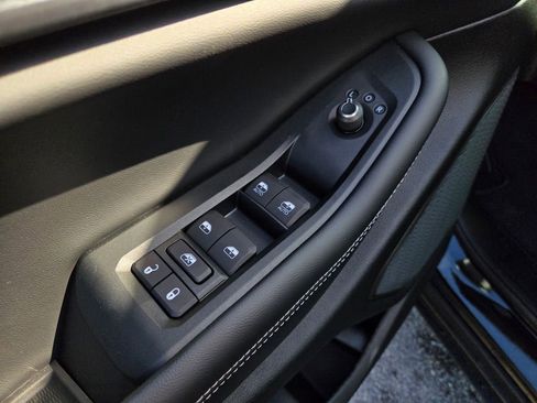 New 2025 Jeep Grand Cherokee L Laredo image 10