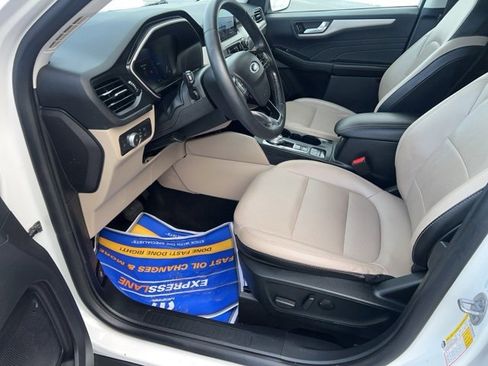 Used 2022 Ford Escape SEL w/ Technology Package image 11