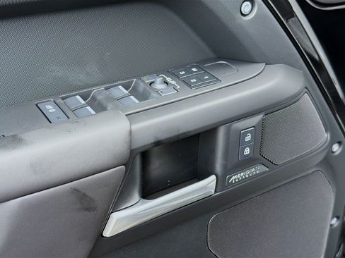New 2026 Land Rover Defender 110 X-Dynamic SE AWD/4WD image 23