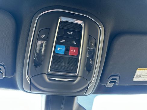 Used 2023 Jeep Wagoneer L Series III w/ Preferred Equipment Group image 21