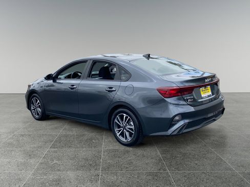 Used 2022 Kia Forte LXS FWD image 3