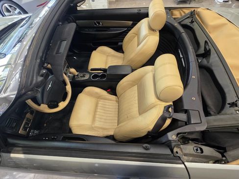 Used 2004 Ford Thunderbird Deluxe image 17