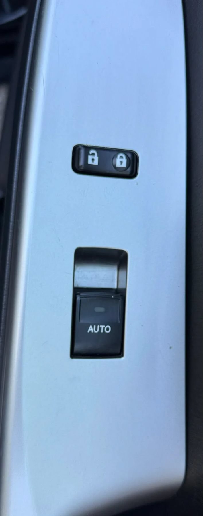 Used 2017 Toyota Prius V Four w/ Carpet Mat Package FWD image 32