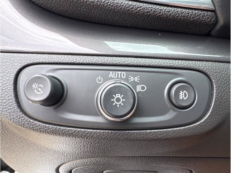 Used 2019 Buick Encore Essence AWD/4WD image 23