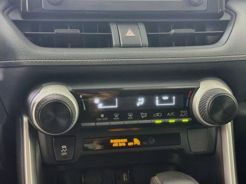 Used 2019 Toyota RAV4 LE FWD image 22