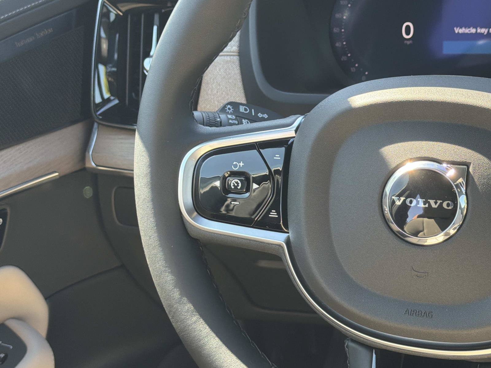 New 2027 Volvo XC90 B6 Plus AWD/4WD image 8