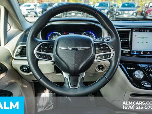 Used 2022 Chrysler Pacifica Touring-L image 30