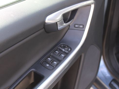 Used 2017 Volvo XC60 T6 Dynamic w/ Climate Package image 19