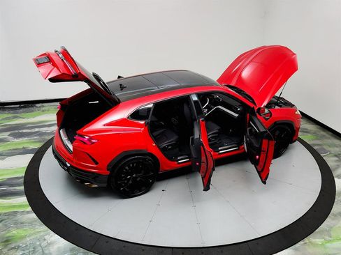 Used 2019 Lamborghini Urus AWD/4WD image 39