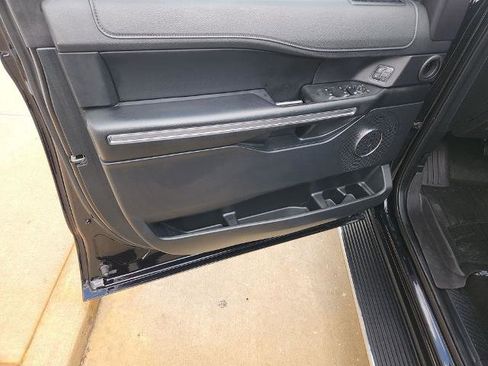 Used 2021 Ford Expedition Max XLT image 30