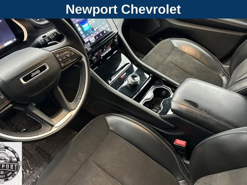 Used 2023 Jeep Grand Cherokee L Laredo image 11