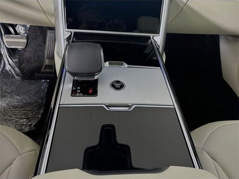 New 2025 Land Rover Range Rover SE image 18