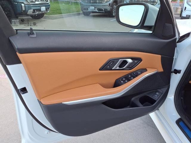 Used 2025 BMW 330i Sedan w/ Convenience Package RWD image 21