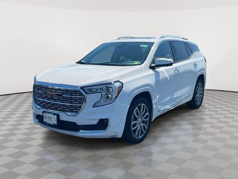 Used 2022 GMC Terrain Denali w/ Denali Premium Package AWD/4WD image 2
