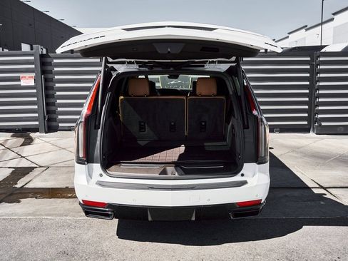 Used 2023 Cadillac Escalade ESV Sport w/ LPO, ONYX Package image 16