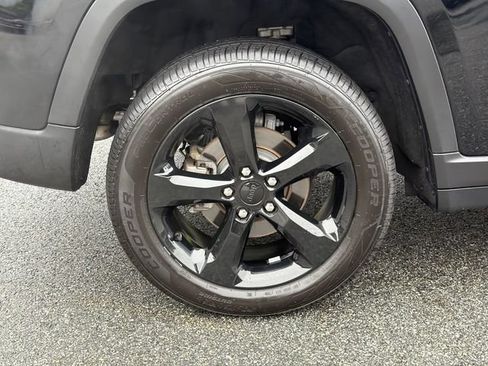 Used 2023 Jeep Grand Cherokee Altitude AWD/4WD image 11