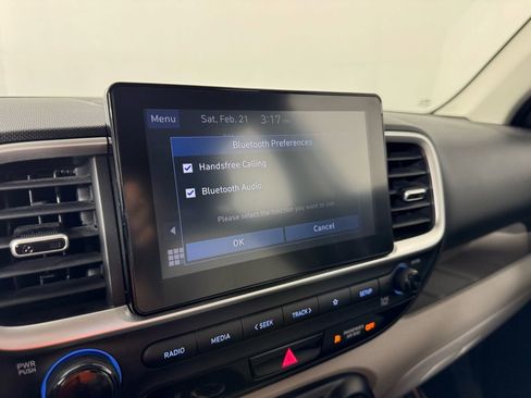 Used 2024 Hyundai Venue SEL image 17