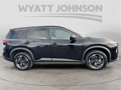 Used 2024 Nissan Rogue SV image 6