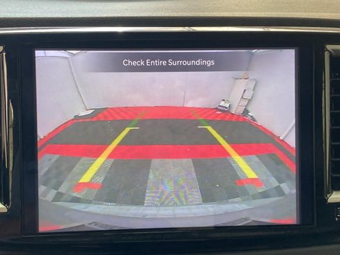 Used 2022 Chrysler Pacifica Touring-L image 27