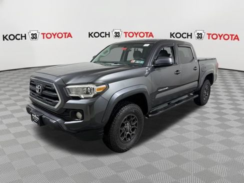 Used 2017 Toyota Tacoma SR5 w/ Exterior Package AWD/4WD image 3