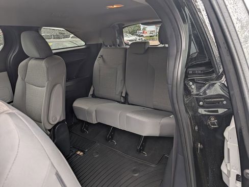 Used 2025 Toyota Sienna LE AWD/4WD image 15