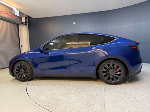 Used 2023 Tesla Model Y Performance AWD/4WD image 2