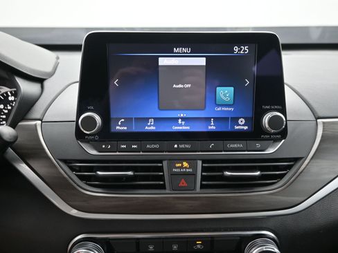 Used 2024 Nissan Altima 2.5 SV image 17