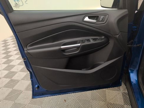 Used 2017 Ford Escape SE image 32