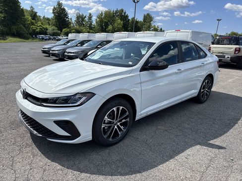 New 2025 Volkswagen Jetta Sport image 4