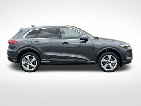 Certified 2025 Audi Q5 Premium Plus w/ Premium Plus AWD/4WD image 9