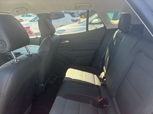 Used 2025 Chevrolet Trax LT image 21