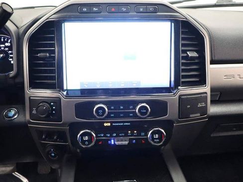 Certified 2022 Ford F250 Platinum w/ FX4 Off-Road Package AWD/4WD image 8