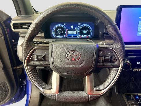 Used 2025 Toyota Tacoma TRD Off-Road AWD/4WD image 9