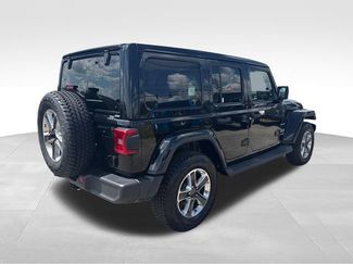 Used 2019 Jeep Wrangler Unlimited Sahara AWD/4WD video 5