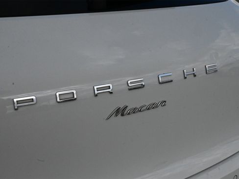 Used 2018 Porsche Macan image 20