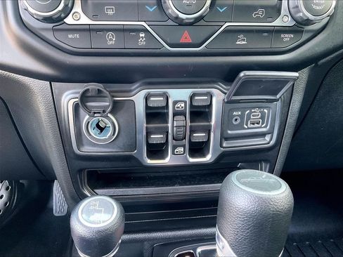 Used 2022 Jeep Gladiator Sport AWD/4WD image 10