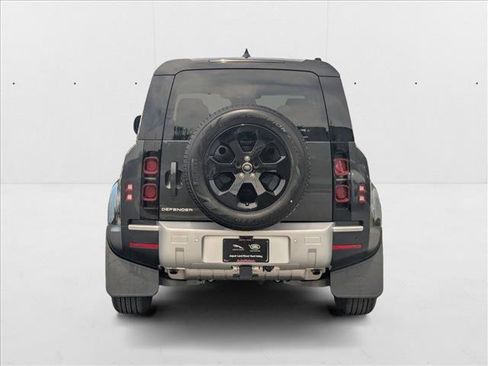 Used 2025 Land Rover Defender 110 S image 8