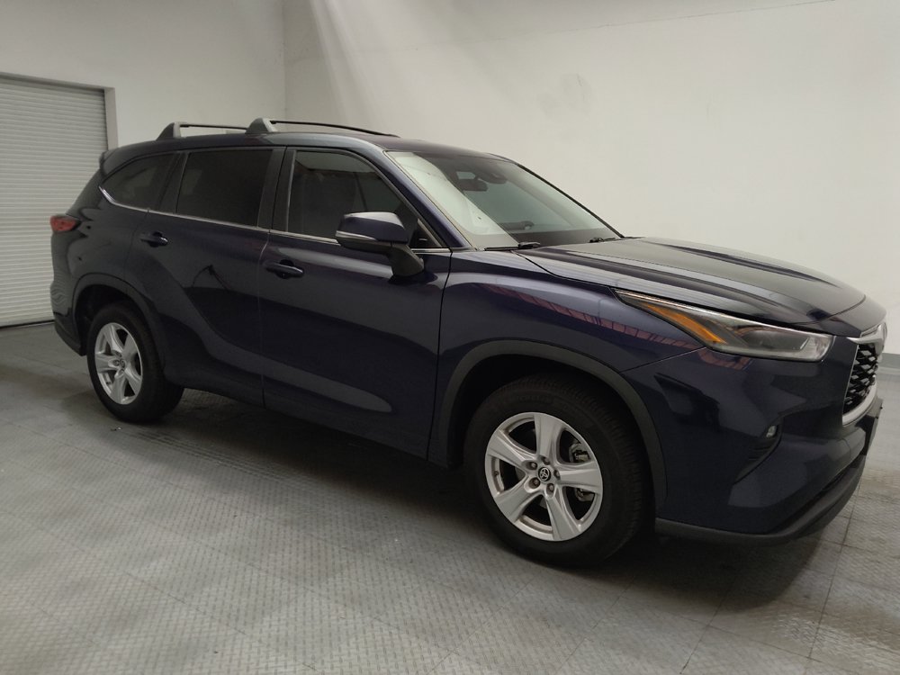 Used 2021 Toyota Highlander LE FWD image 11