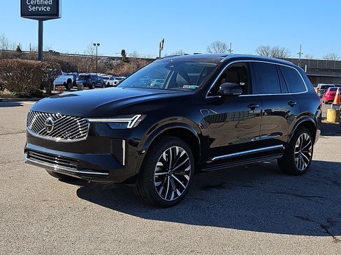 New 2026 Volvo XC90 B6 Plus w/ Protection Package Premier image 3